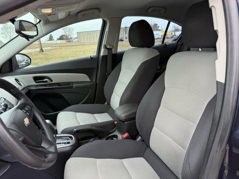 Used 2014 Chevrolet Cruze LS FWD image 14
