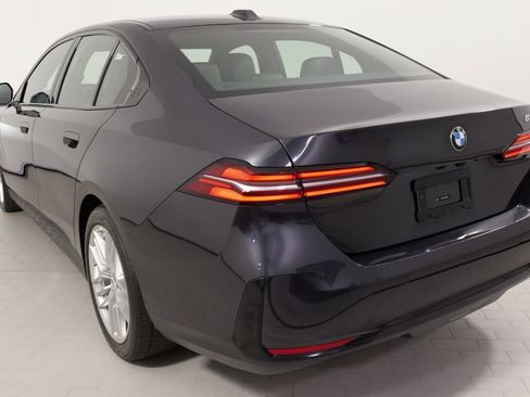 Used 2024 BMW 530i image 14