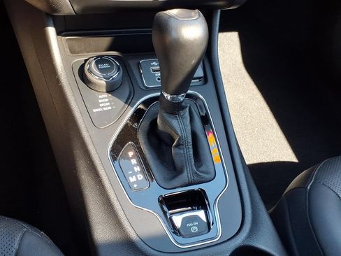 Used 2021 Jeep Cherokee Limited AWD/4WD image 28