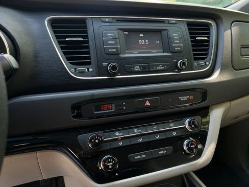 Used 2016 Kia Sedona L FWD image 35