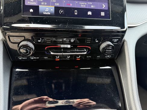 Used 2024 Jeep Grand Cherokee Altitude image 26