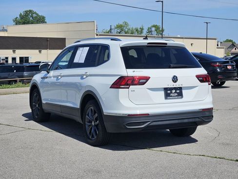 Used 2022 Volkswagen Tiguan SE w/ Panoramic Sunroof Package FWD image 3