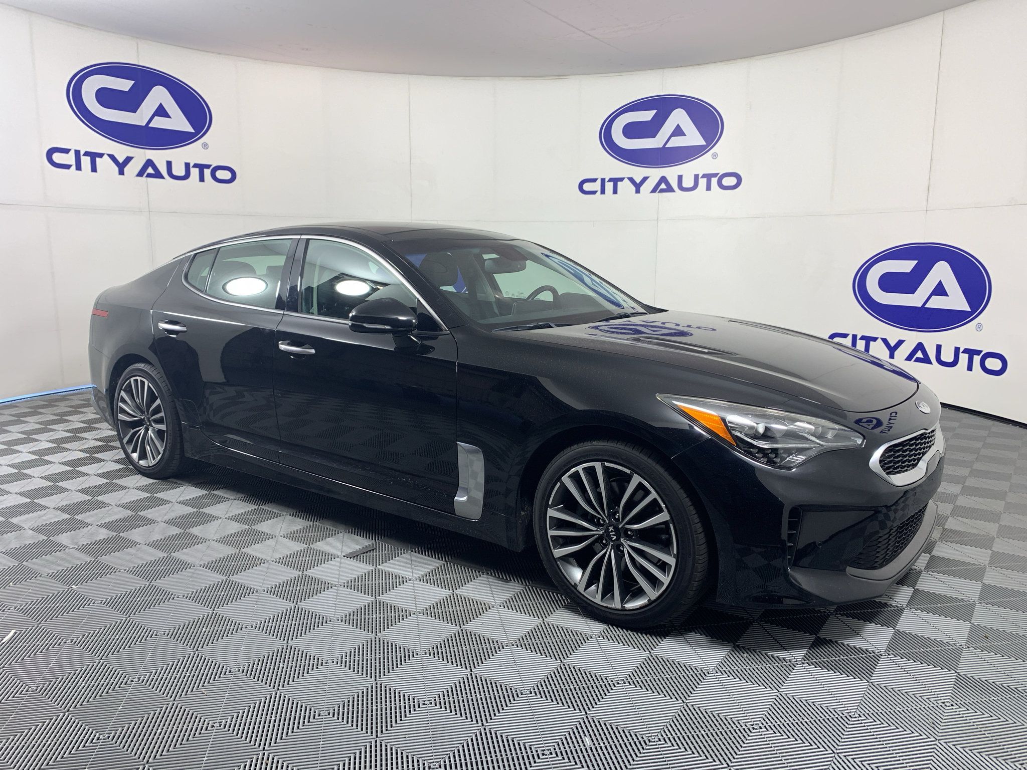 Used 2018 Kia Stinger Premium RWD image 1