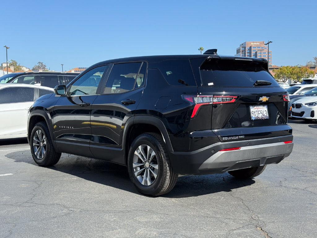 Used 2026 Chevrolet Equinox LT AWD/4WD image 9