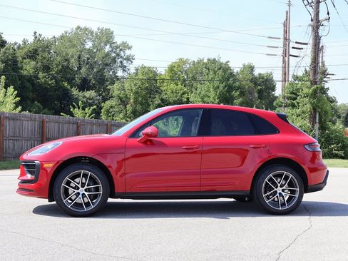 Used 2025 Porsche Macan image 2