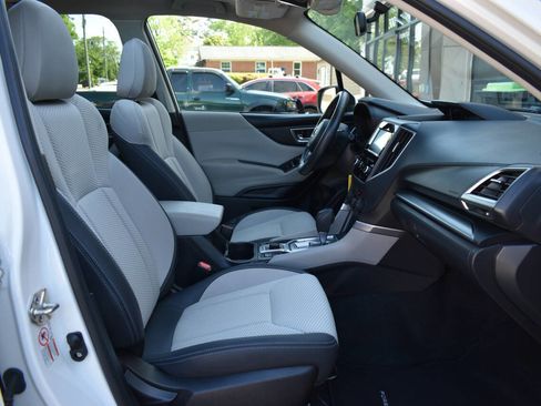 Used 2020 Subaru Forester Premium image 8