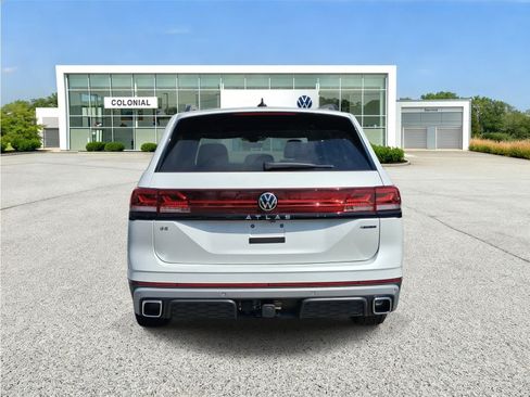 New 2026 Volkswagen Atlas Peak Edition AWD/4WD image 8