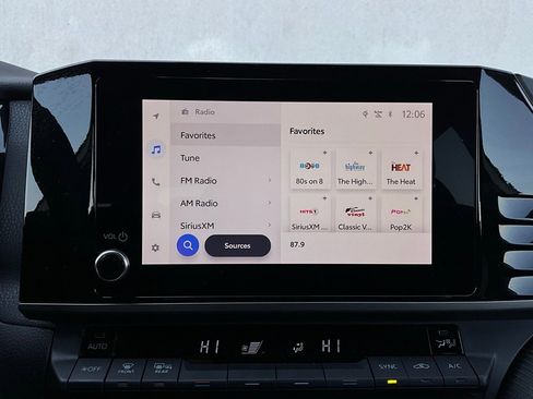 Used 2025 Toyota Camry SE image 30