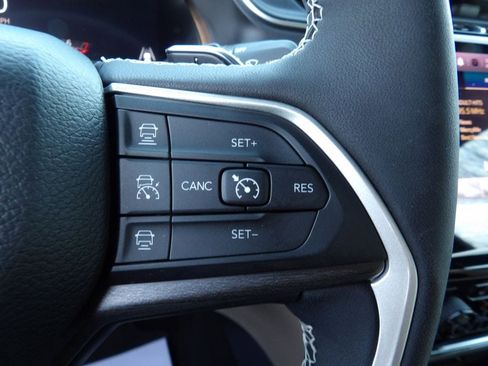 Used 2023 Jeep Grand Cherokee L Limited w/ Trailer Tow Group (B) image 17