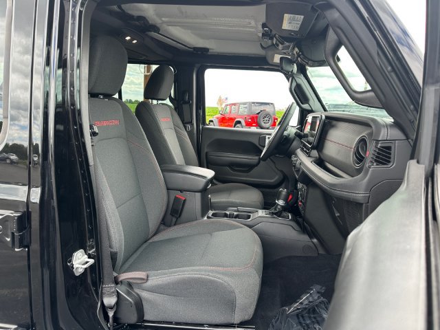 Used 2025 Jeep Wrangler Unlimited Rubicon AWD/4WD image 46