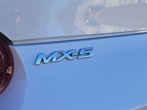 Used 2017 MAZDA MX-5 Miata RF Club image 23