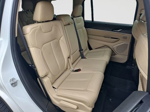 Used 2022 Jeep Grand Cherokee L Limited w/ Luxury Tech Group II AWD/4WD image 39