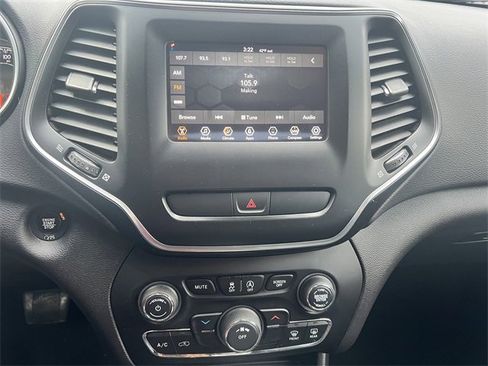 Used 2019 Jeep Cherokee Latitude Plus image 38