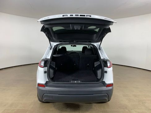Used 2020 Jeep Cherokee Latitude w/ Cold Weather Group AWD/4WD image 12