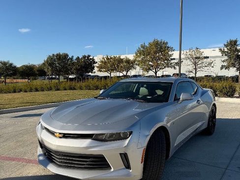 Used 2016 Chevrolet Camaro LT image 1