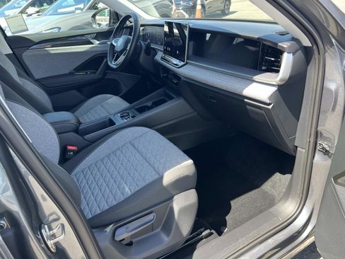 Used 2025 Volkswagen Tiguan S FWD image 29