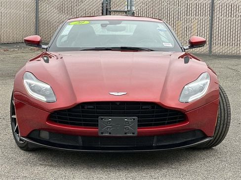 Used 2020 Aston Martin DB11 Coupe image 10