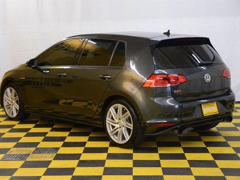 Used 2017 Volkswagen GTI SE image 8