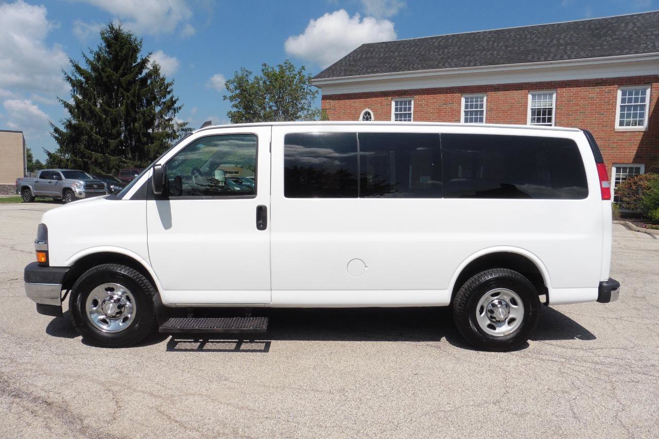 Used 2017 Chevrolet Express 2500 LT w/ LT Preferred Equipment Group RWD image 7