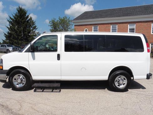 Used 2017 Chevrolet Express 2500 LT w/ LT Preferred Equipment Group RWD image 7