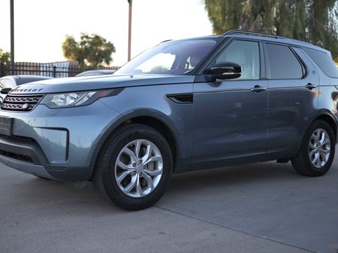 Used 2018 Land Rover Discovery SE image 9