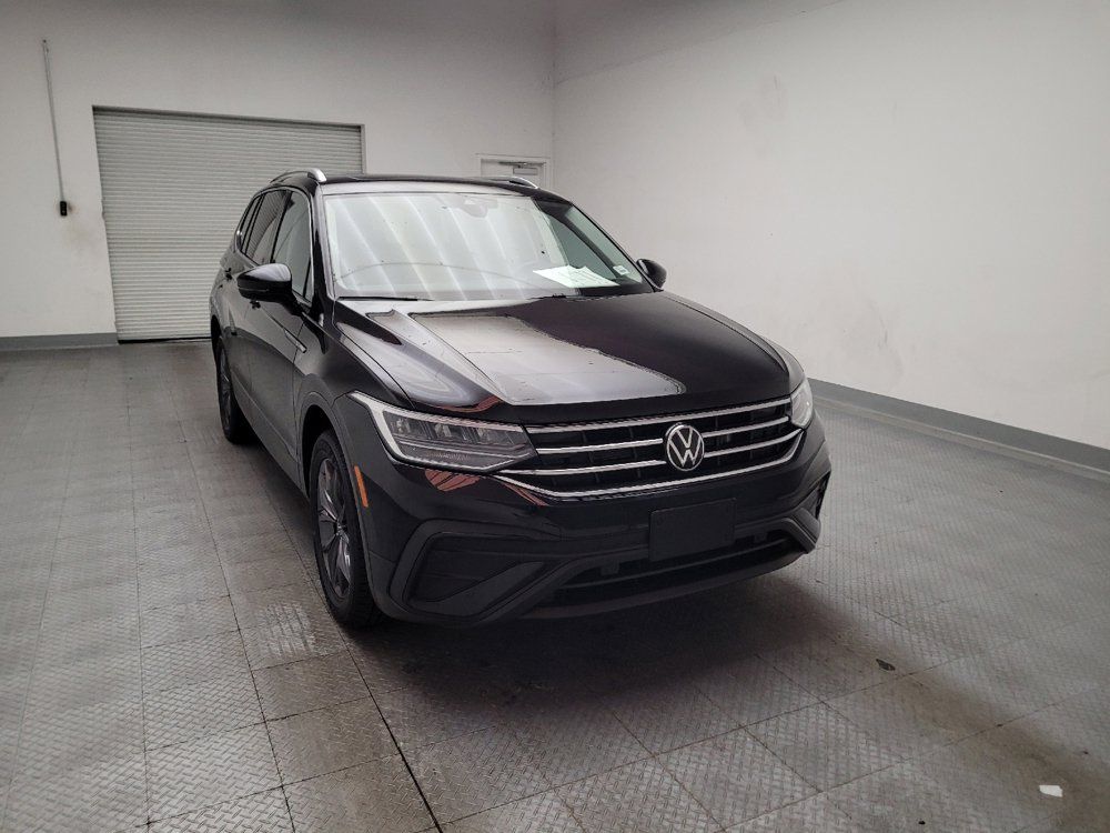 Used 2023 Volkswagen Tiguan SE w/ Panoramic Sunroof Package FWD image 14