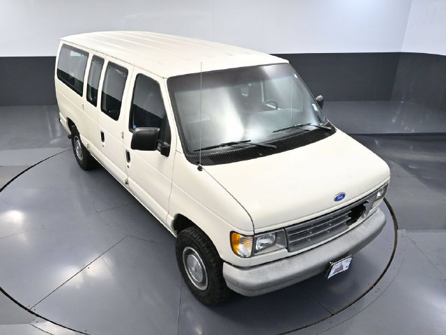 Used 1995 Ford E-150 and Econoline 150 Club Wagon RWD image 41