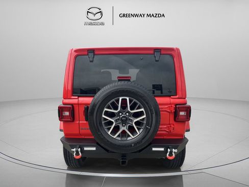 Used 2025 Jeep Wrangler Unlimited Sahara AWD/4WD image 6