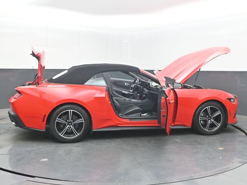 Used 2024 Ford Mustang Convertible RWD image 41