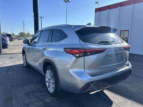 Used 2023 Toyota Highlander Limited AWD/4WD image 3