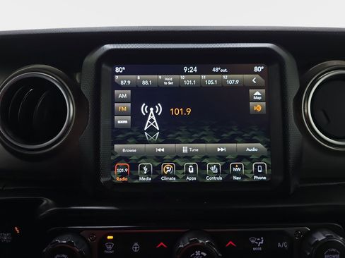 Used 2019 Jeep Wrangler Unlimited Sahara image 23