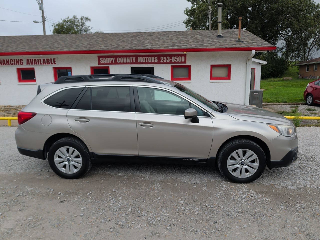 Used 2017 Subaru Outback 2.5i Premium AWD/4WD image 2