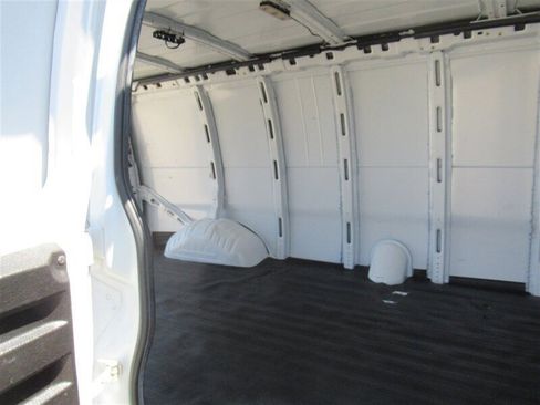 Used 2018 Chevrolet Express 2500 Extended image 14