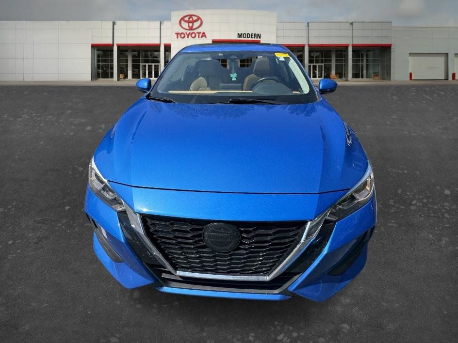 Used 2022 Nissan Sentra SV w/ SV Premium Package FWD image 2