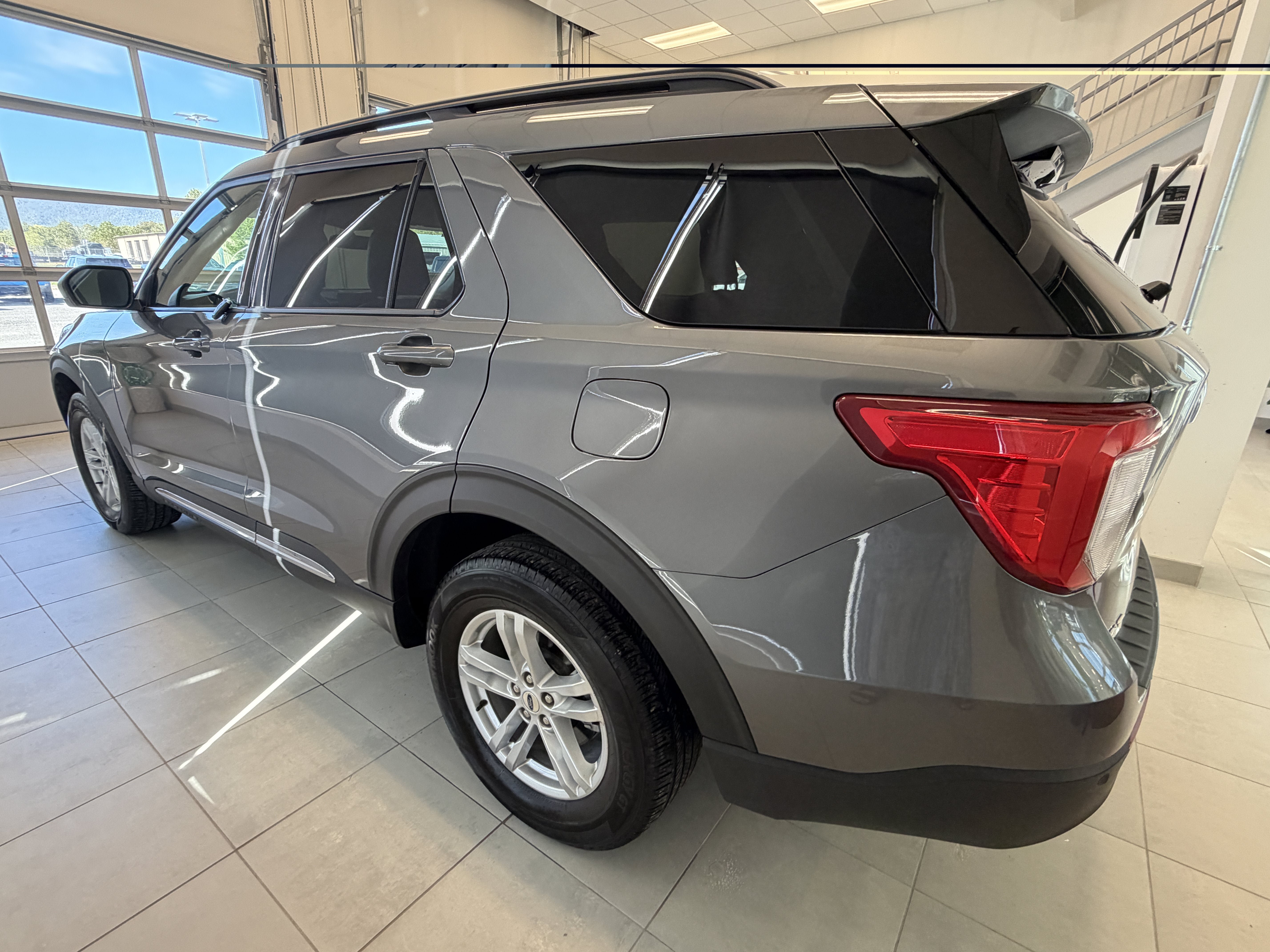 Used 2024 Ford Explorer XLT w/ Equipment Group 202A AWD/4WD image 4