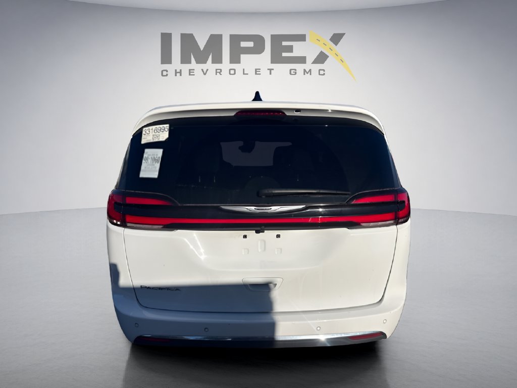 Used 2026 Chrysler Pacifica Select FWD image 4