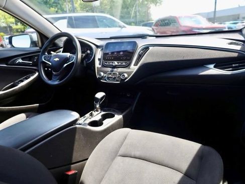 Used 2025 Chevrolet Malibu LS FWD image 33