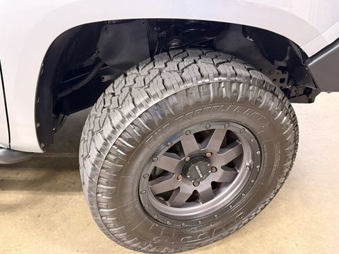 Used 2015 Toyota Tundra Limited w/ Limited Premium Package AWD/4WD image 3