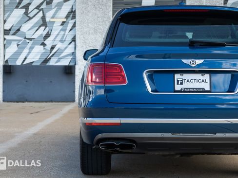 Used 2019 Bentley Bentayga AWD/4WD image 14