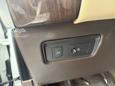 Used 2018 Land Rover Range Rover Sport HSE image 48