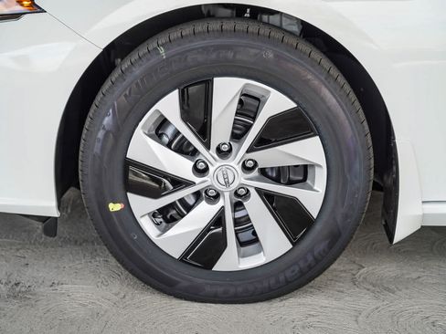 New 2025 Nissan Altima 2.5 S FWD image 9