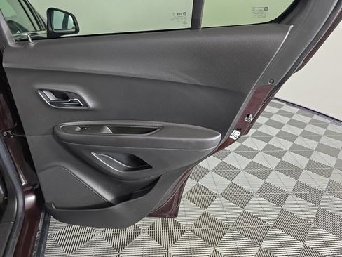 Used 2020 Chevrolet Trax LT w/ Driver Confidence Package FWD image 29