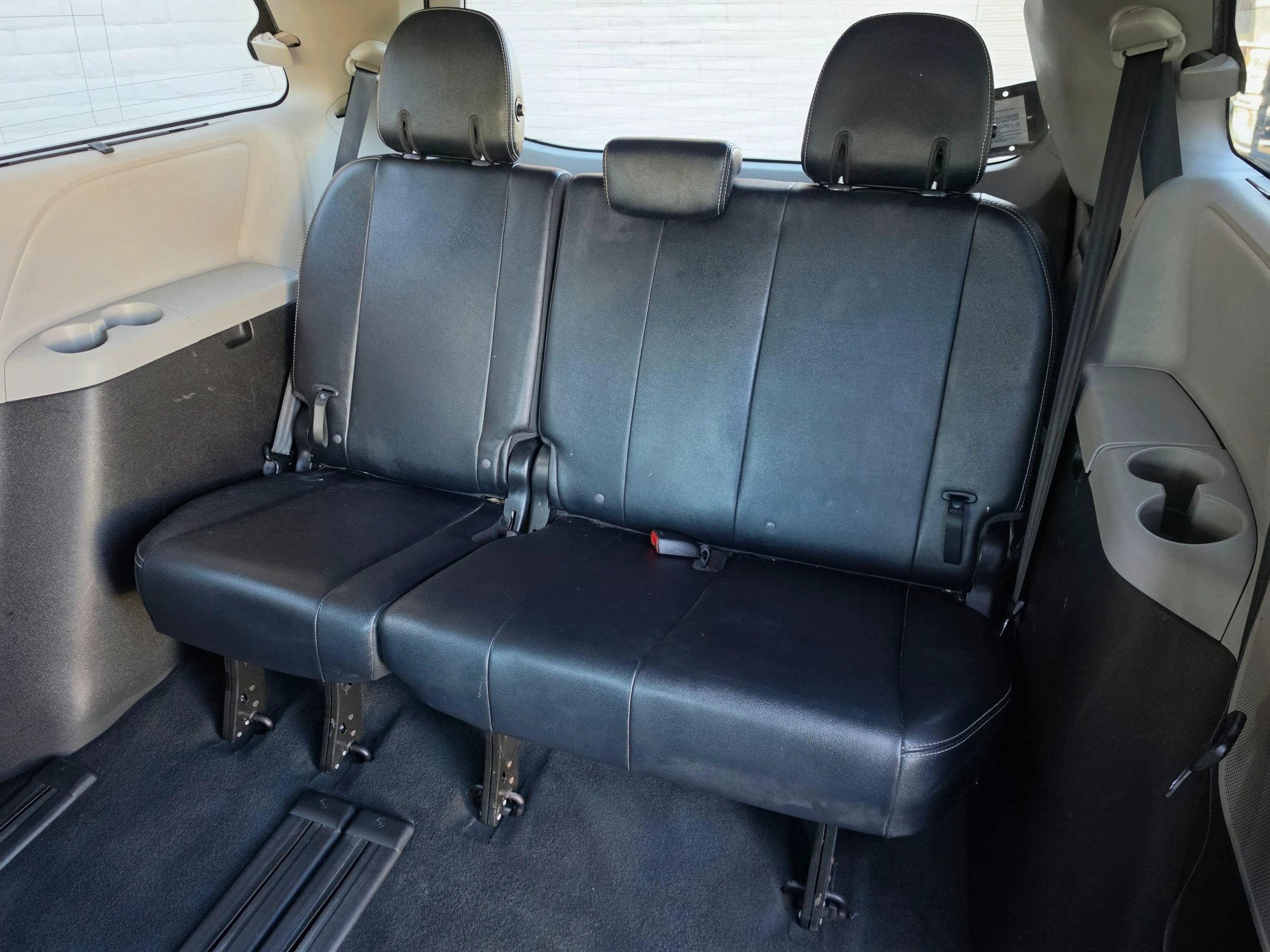 Used 2018 Toyota Sienna SE FWD image 18