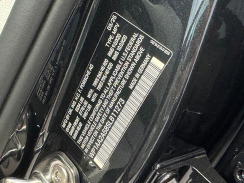 Certified 2025 Porsche Macan image 29