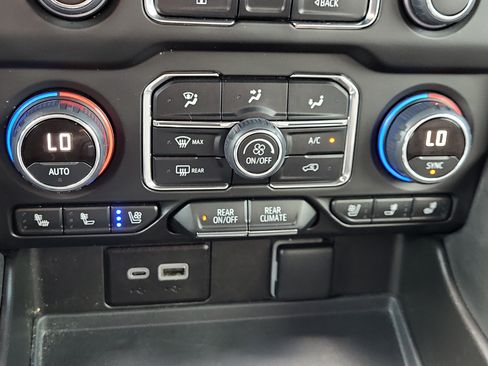 Used 2023 Chevrolet Tahoe Premier AWD/4WD image 29