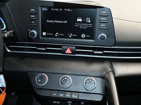 Used 2025 Hyundai Elantra SE image 15