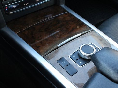 Used 2016 Mercedes-Benz E 400 4MATIC Sedan image 27