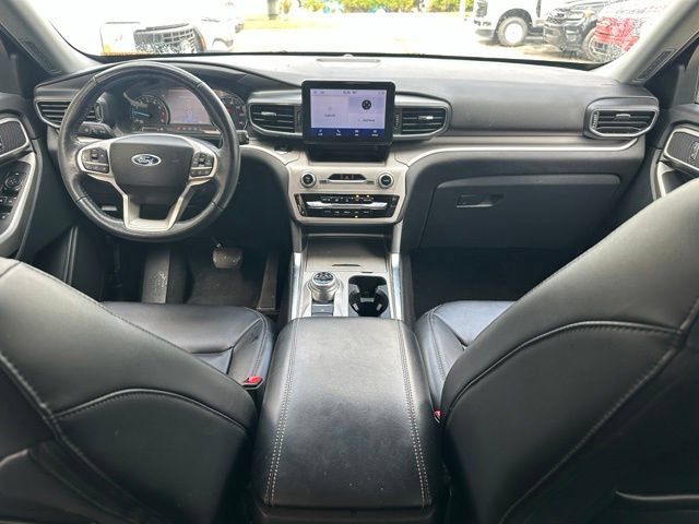 Used 2023 Ford Explorer XLT w/ Equipment Group 202A RWD image 11