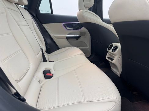 Used 2025 Mercedes-Benz GLC 300 4MATIC image 44