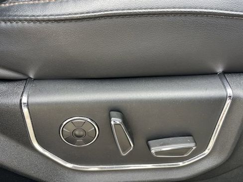 Used 2018 Ford Expedition Platinum image 29